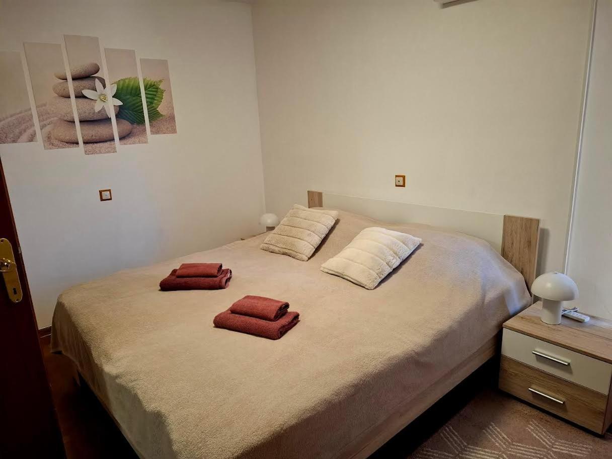 Apartmani Delas 2 Pjescana Uvala Eksteriør billede